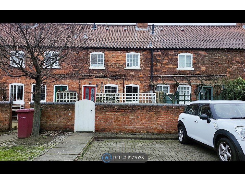 2 bed terraced house to rent in Redbourne Street, Scunthorpe DN16, £575