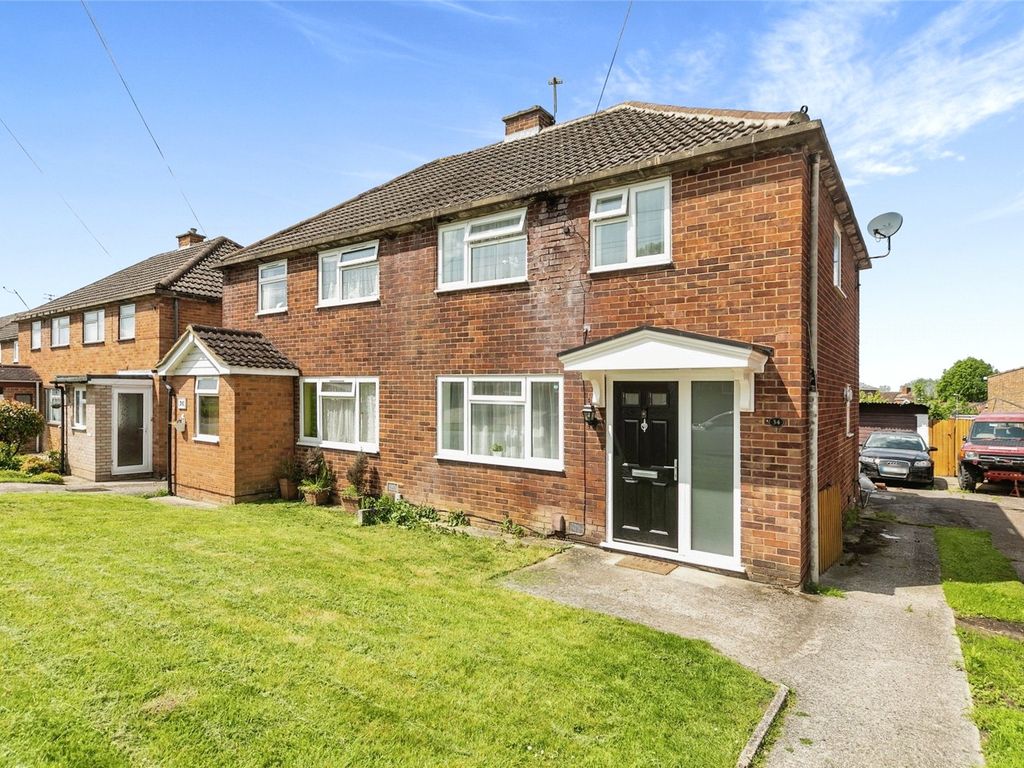 2 bed semidetached house for sale in Woodside Way, Reading, Berkshire