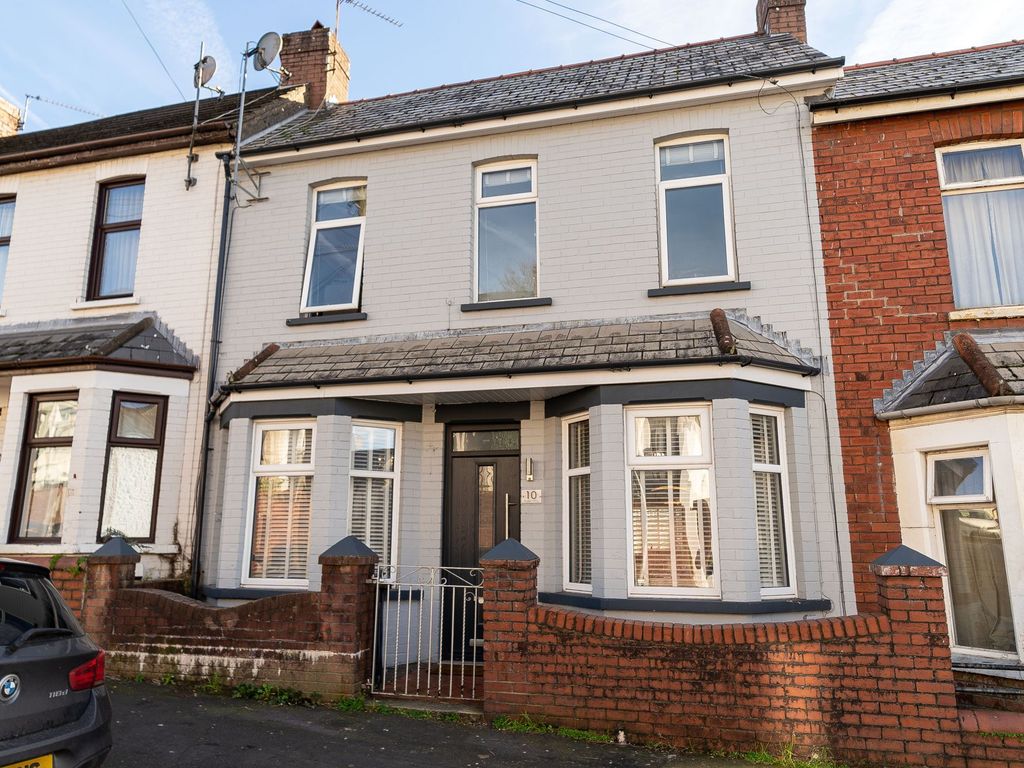 4 bed terraced house for sale in Brynglas Avenue, Newport NP20, £