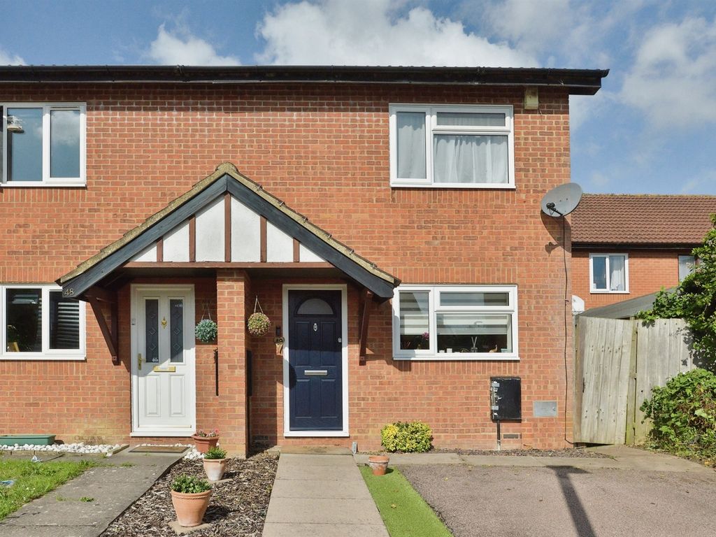2 bed semidetached house for sale in Porlock Lane, Furzton, Milton