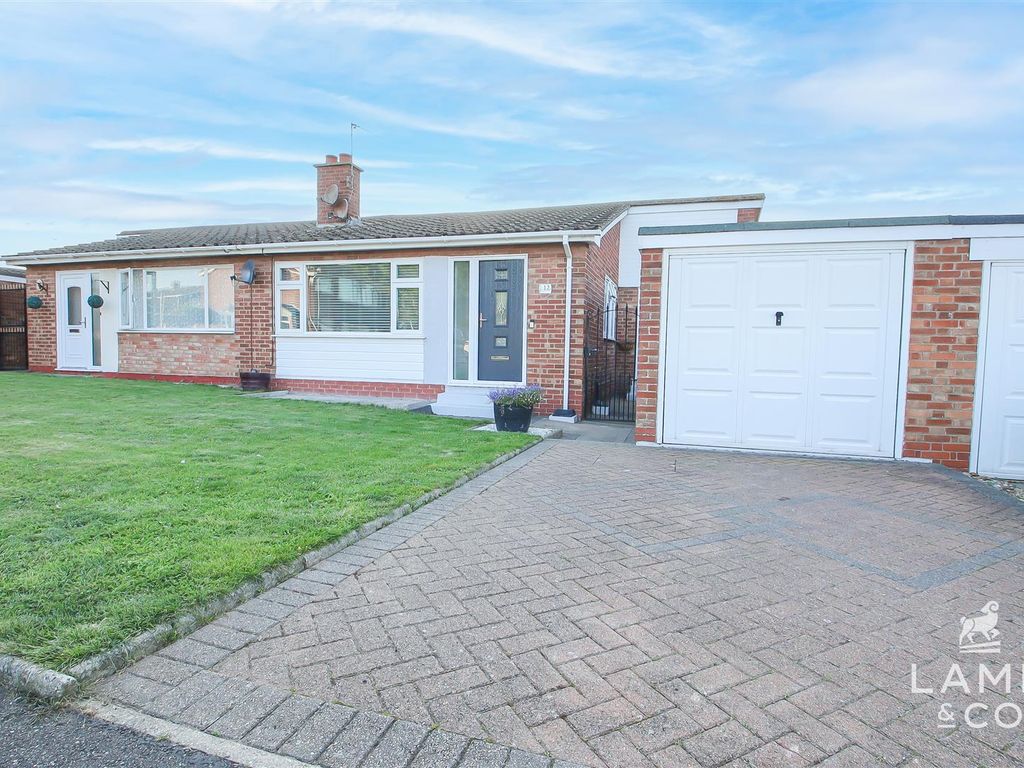2 bed semidetached bungalow for sale in Peregrine Close, ClactonOn