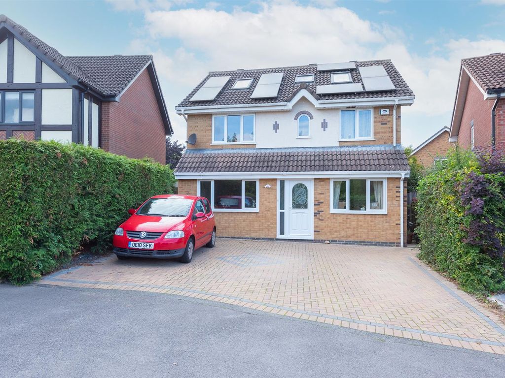 6 bed detached house for sale in The Cornfields, Hatch Warren