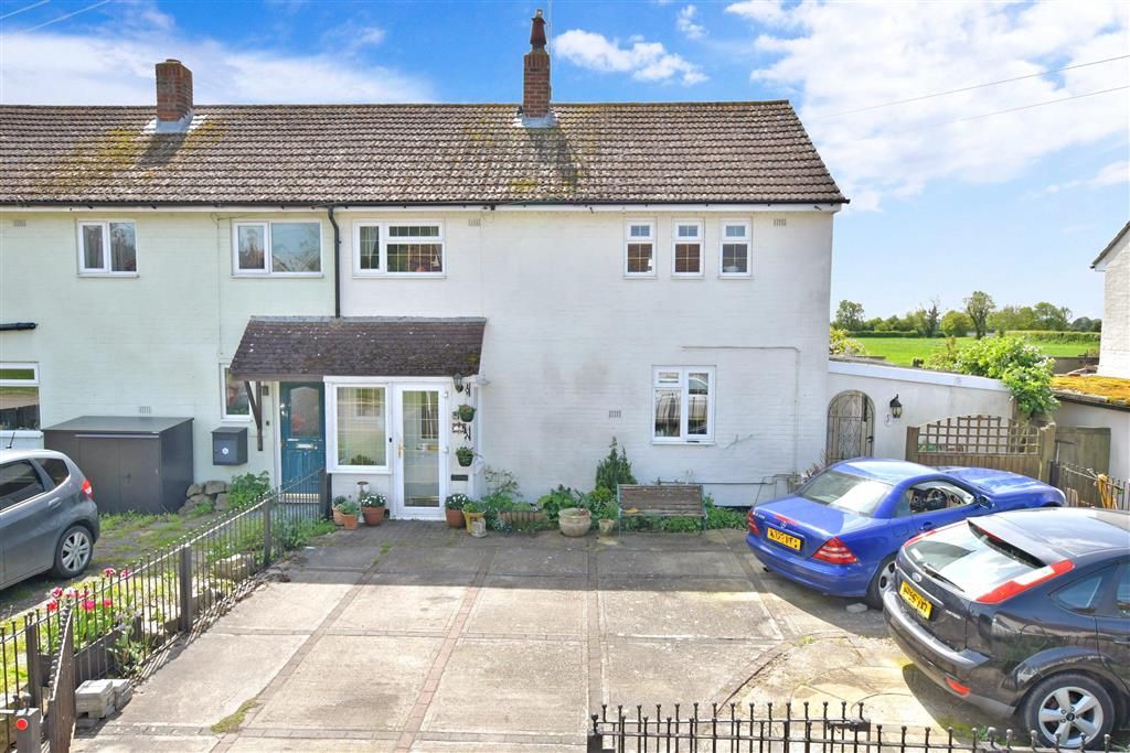 3 bed end terrace house for sale in Cheshire Crescent, Tangmere