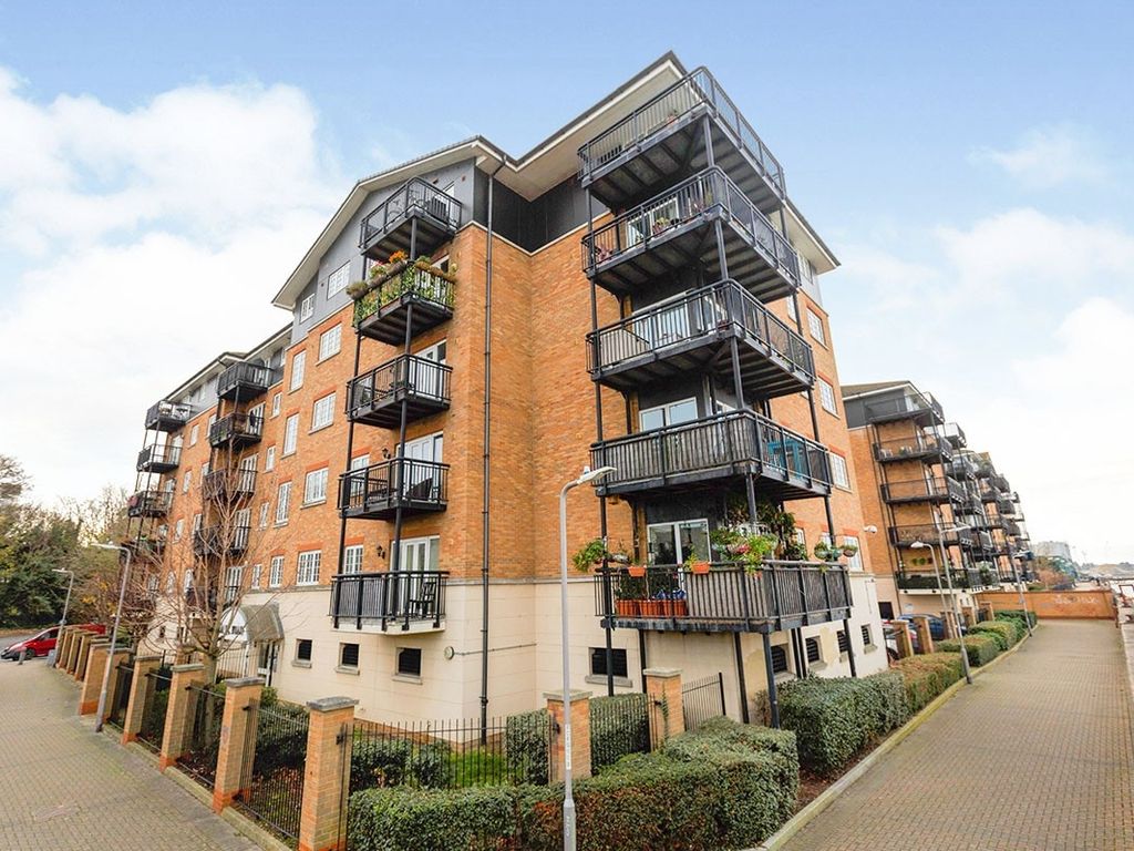 2 bed flat to rent in Clifton Marine Parade, Gravesend, Kent DA11 Zoopla
