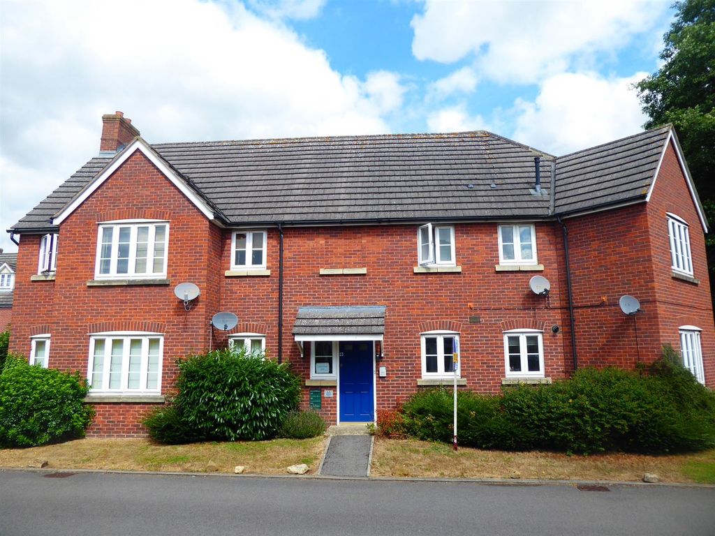 2 bed flat to rent in Castle Stream Court, Dursley GL11 Zoopla