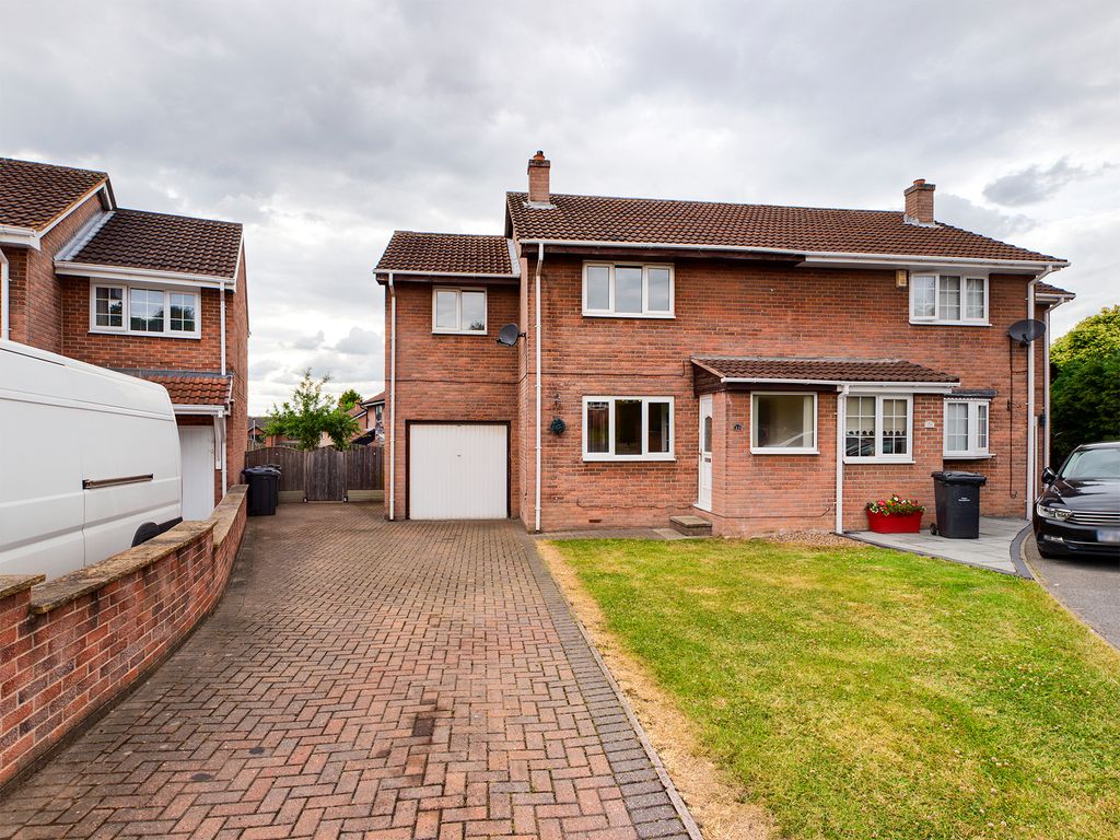 3 bed semidetached house for sale in Sunny Bank Drive, Cudworth