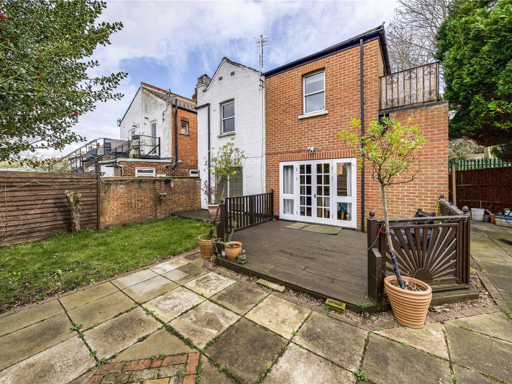 4 bed end terrace house for sale in Beresford Road, New Malden KT3, £