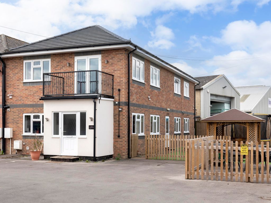 4 bed semidetached house to rent in Hempsted Lane, Hempsted