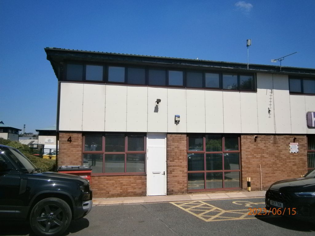 Office to let in 4 Fieldhead Street, Fieldhead Business Centre, Bradford BD7, £16,500 pa Zoopla