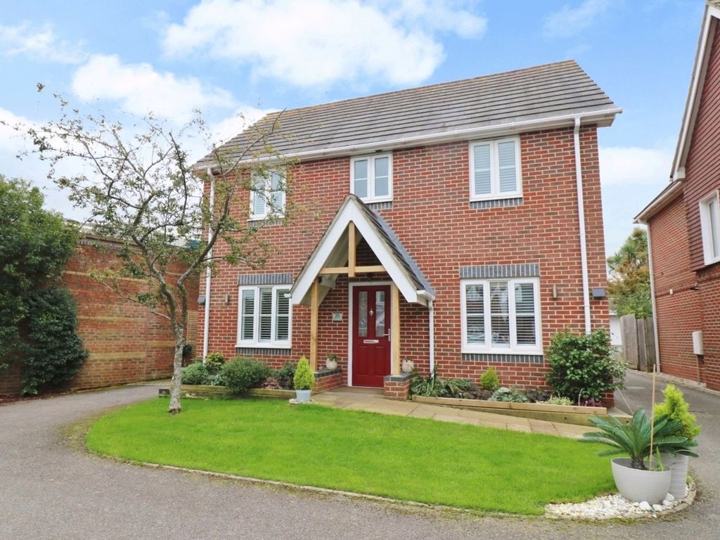 4 bed detached house for sale in Botley Road, West End SO30, £550,000