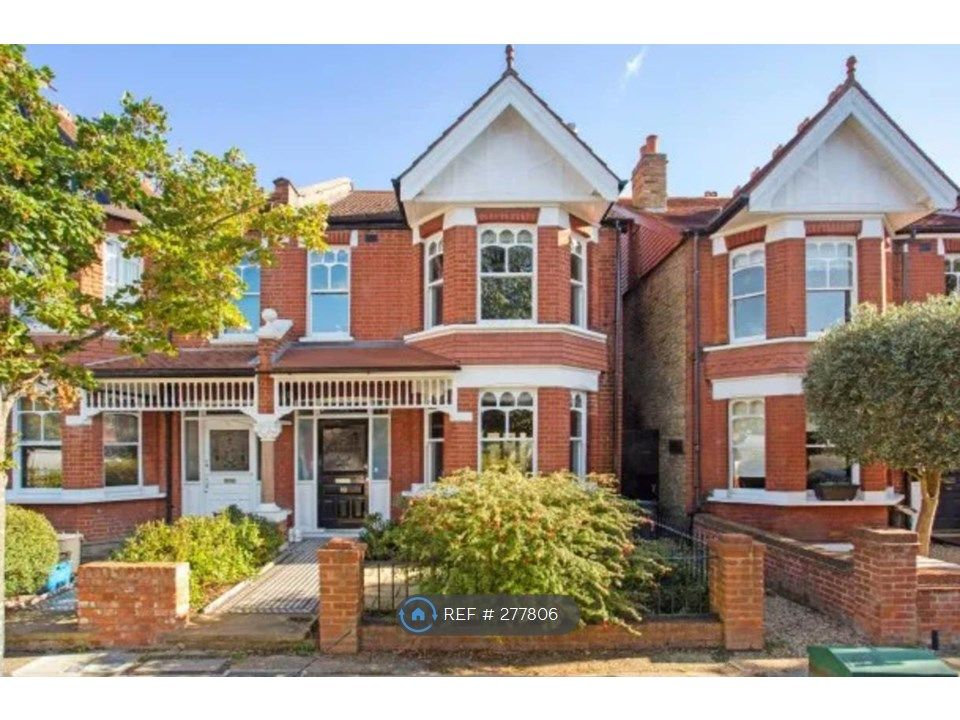 4 bed end terrace house to rent in Copthall Gardens, Twickenham TW1