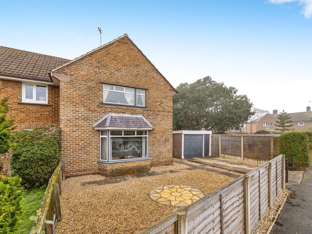 3 bed end terrace house for sale in Masefield Crescent, Balderton