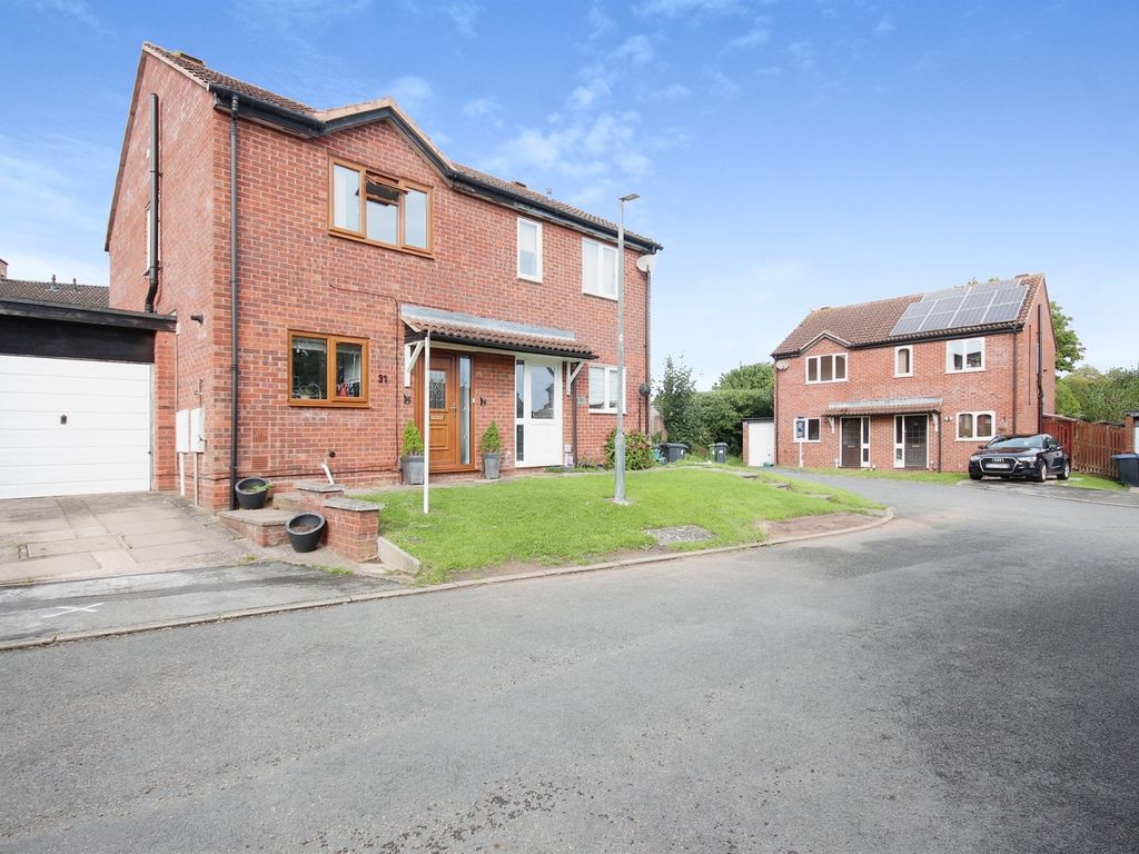 3 bed semidetached house for sale in Packwood Close, Sydenham