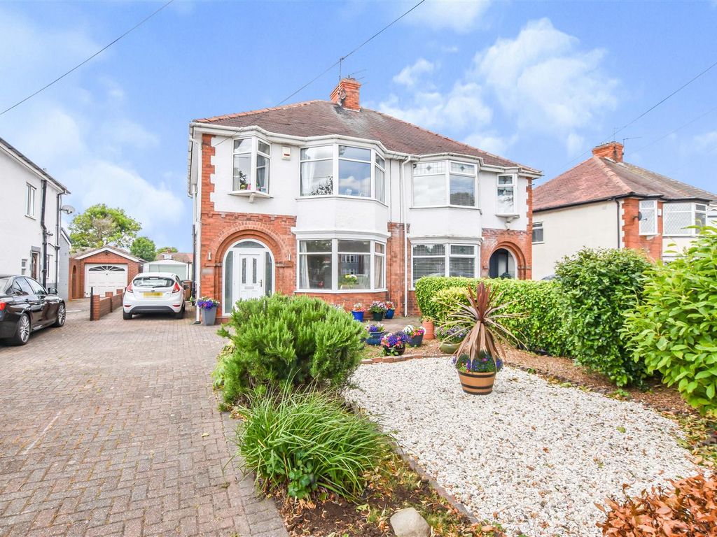 3 bed semidetached house for sale in Kingston Road, Willerby, Hull