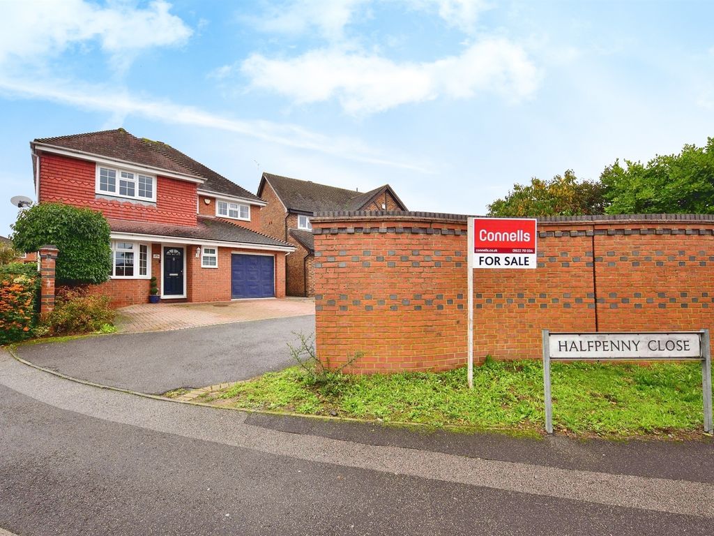 4 bed detached house for sale in Halfpenny Close, Barming, Maidstone