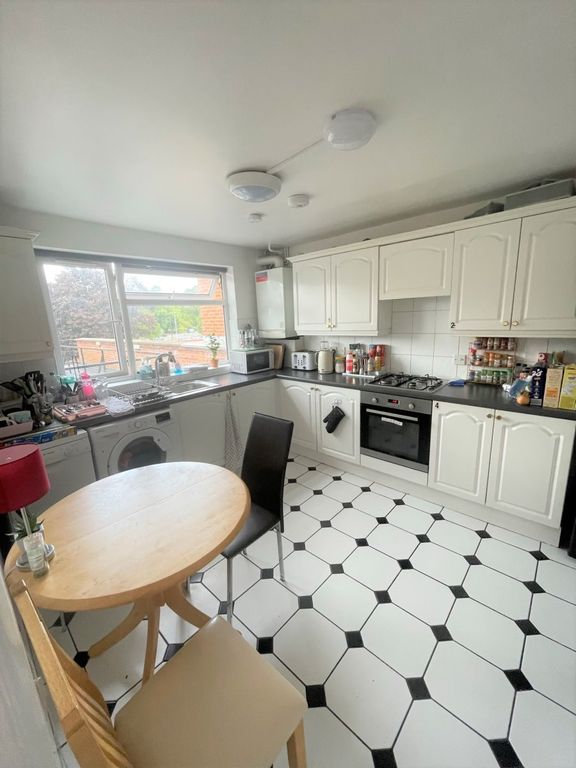 Room to rent in West Street, Maidenhead SL6 Zoopla