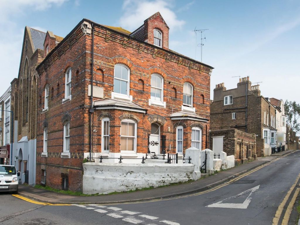 2 bed flat to rent in Queen Street, Ramsgate CT11, £825 pcm Zoopla