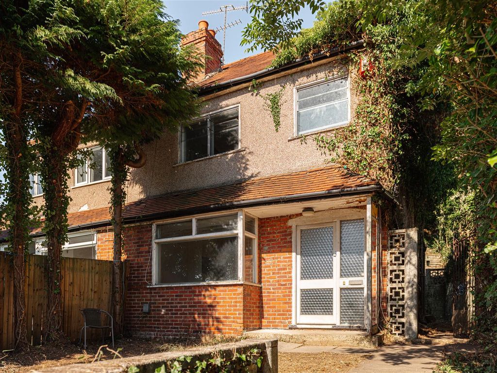 3 bed semidetached house for sale in Stafford Road, Caterham CR3 Zoopla