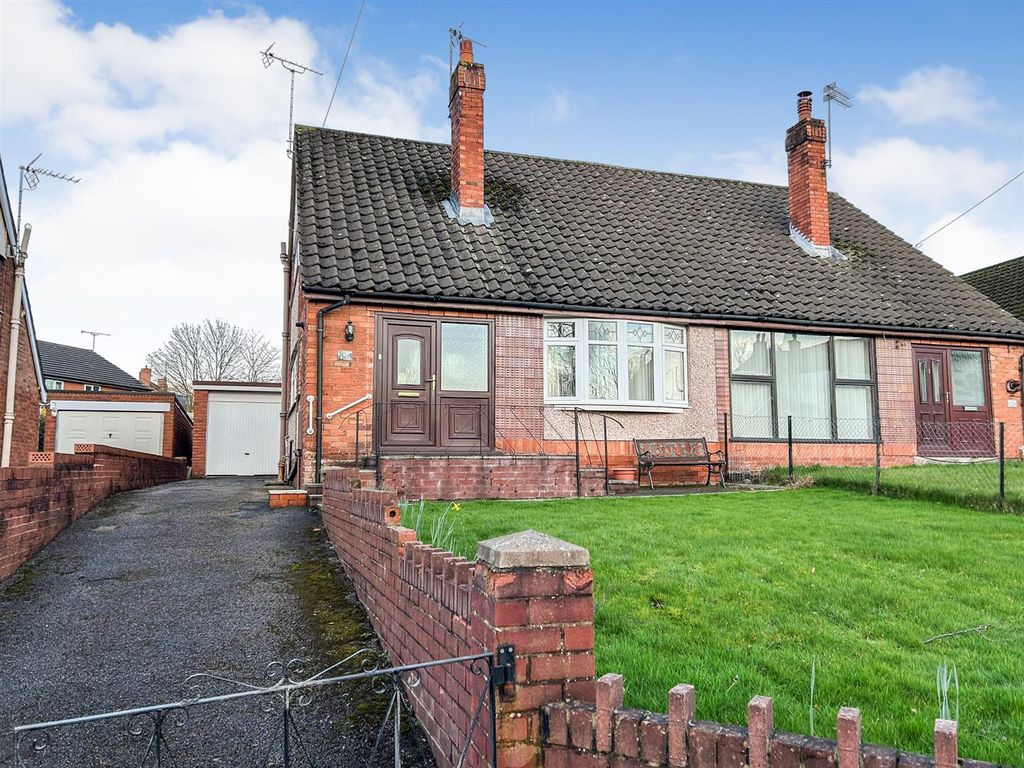 3 bed semidetached bungalow for sale in Lloyd's Lane, Chirk, Wrexham