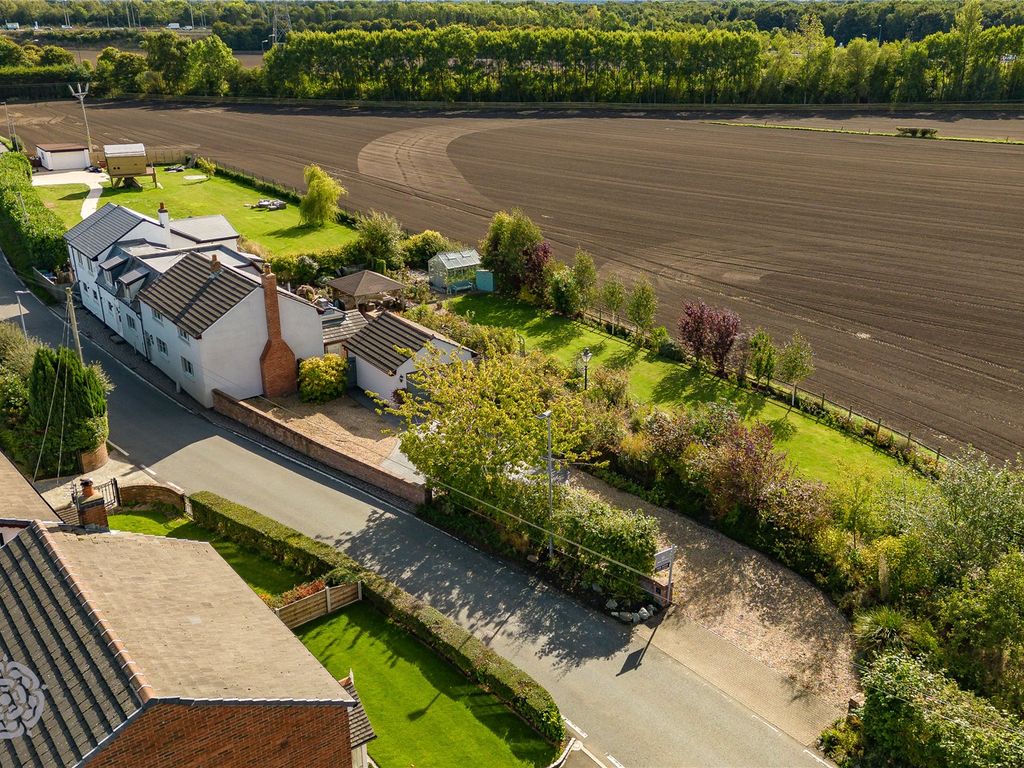 4 bed barn conversion for sale in Mill House Lane, Croft, Warrington