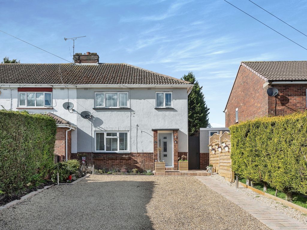 3 bed semidetached house for sale in St. Catherines Avenue, Bletchley