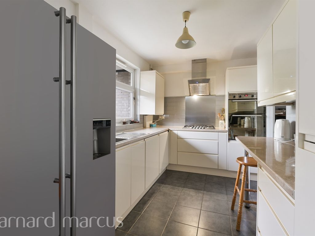 3 bed flat for sale in Gressenhall Road, Southfields, London SW18, £