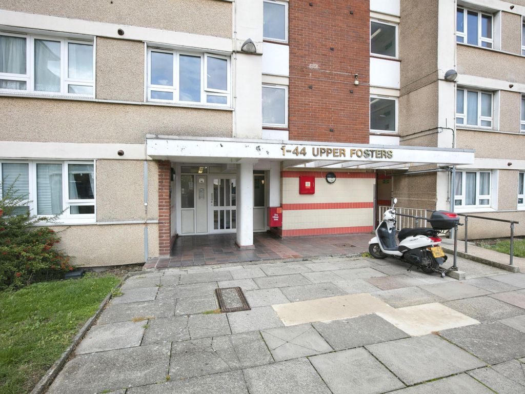 2 bed flat for sale in Upper Fosters, New Brent Street, Hendon, London