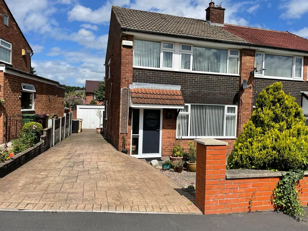 3 bed semidetached house for sale in Stoneleigh Drive, Radcliffe