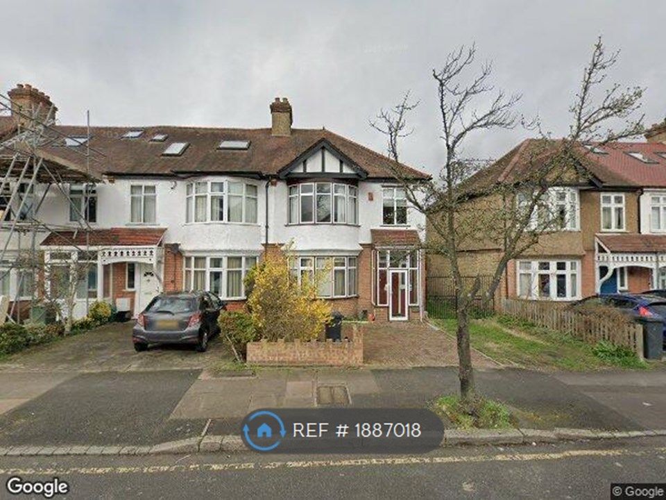 Room to rent in The Drive, Beckenham BR3, £890 pcm Zoopla