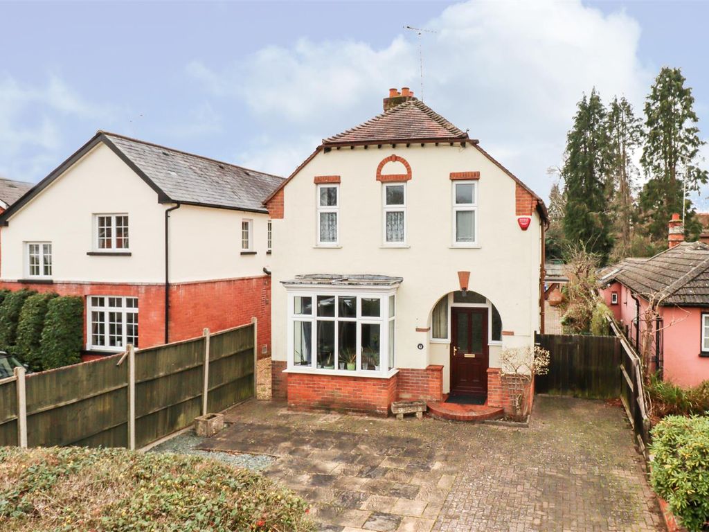 3 bed detached house for sale in Kings Road, Fleet GU51, £500,000 Zoopla