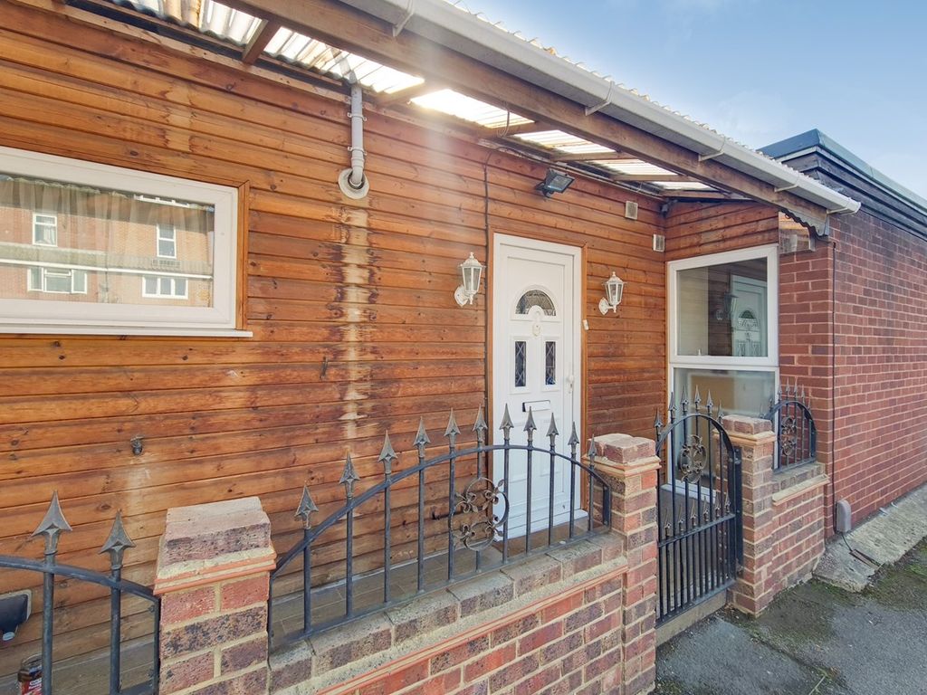 4 bed terraced bungalow for sale in Allingham Close, London W7 Zoopla