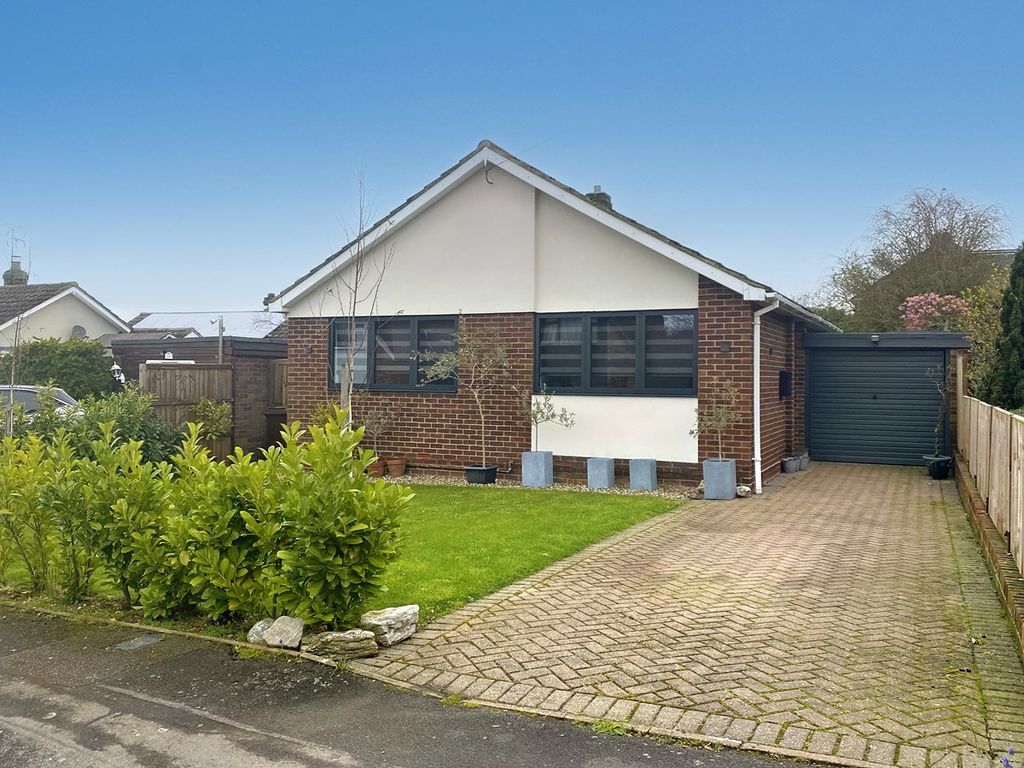 2 bed detached bungalow for sale in Spring Close, Little Baddow CM3 Zoopla