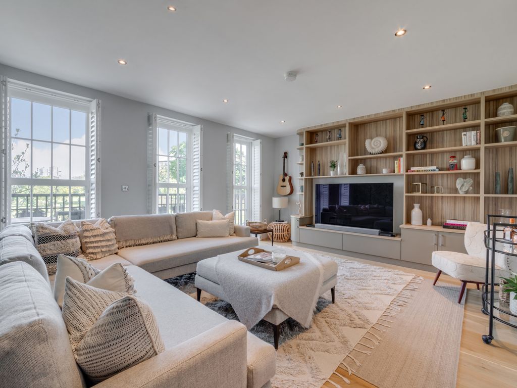 4 bed terraced house for sale in St. Agnes Place, London SE11, £