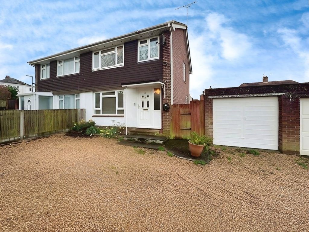 3 bed semidetached house for sale in Allen Road, Hedge End