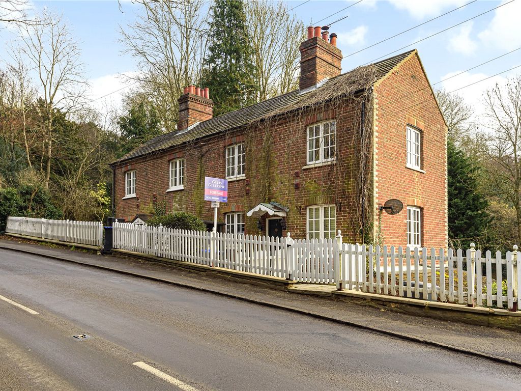 2 bed semidetached house for sale in Windsor Road, Gerrards Cross
