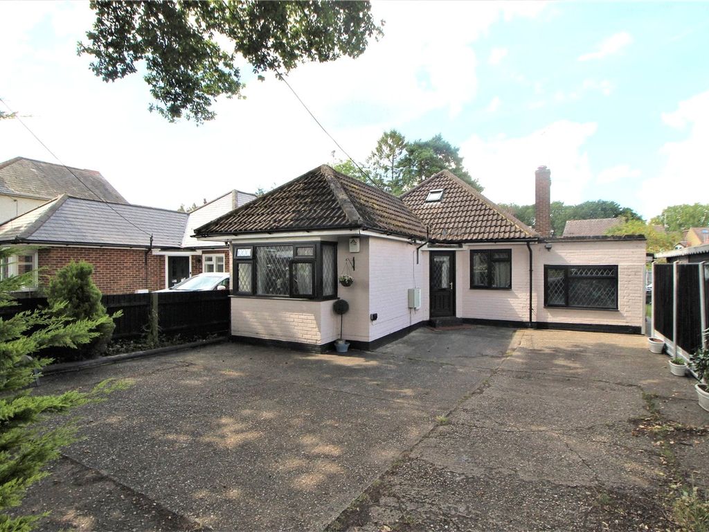 4 bed bungalow for sale in Hamesmoor Road, Mytchett, Camberley, Surrey GU16, £600,000 Zoopla
