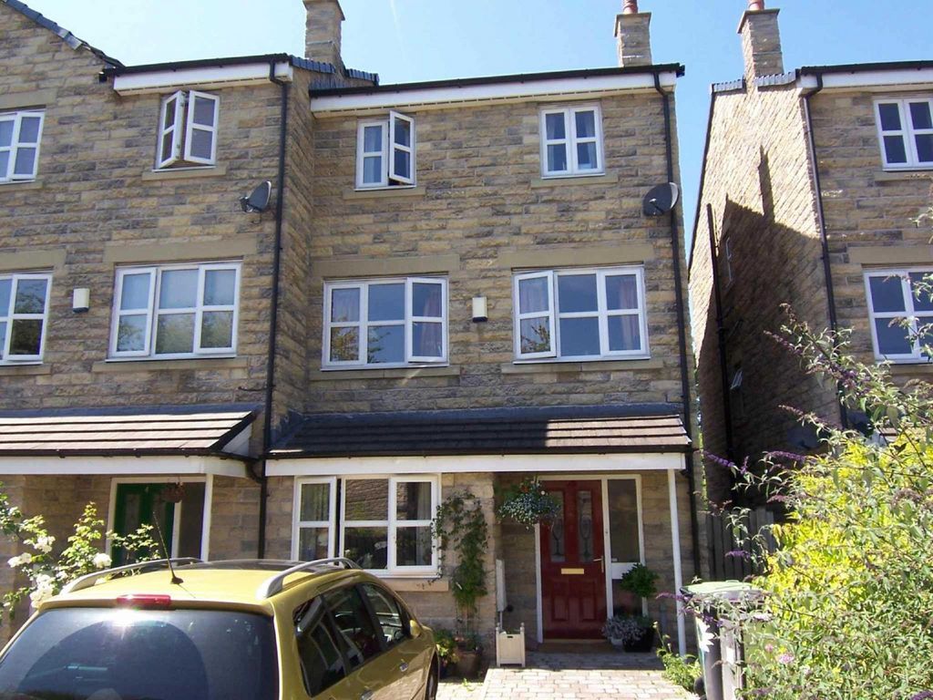 4 bed semidetached house for sale in Cherry Tree Court, ChapelEnLe