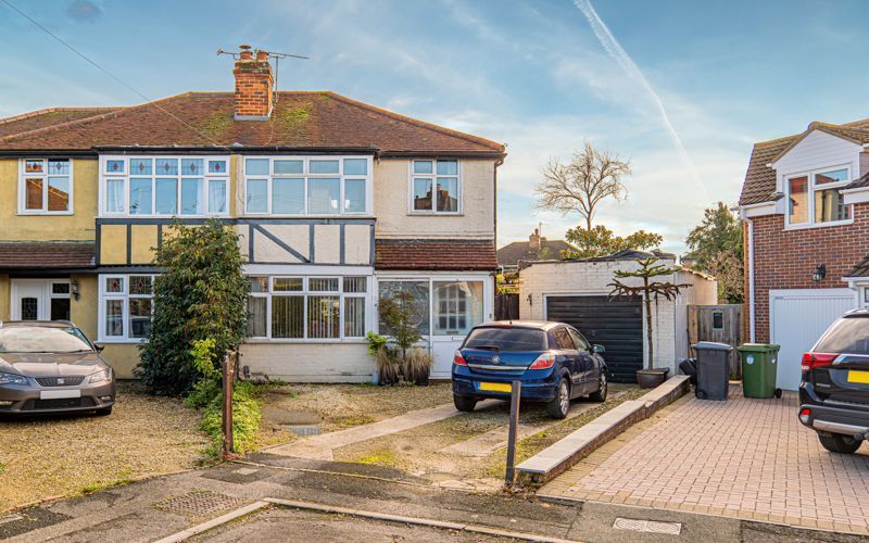 3 bed semidetached house for sale in The Close, Melksham SN12, £