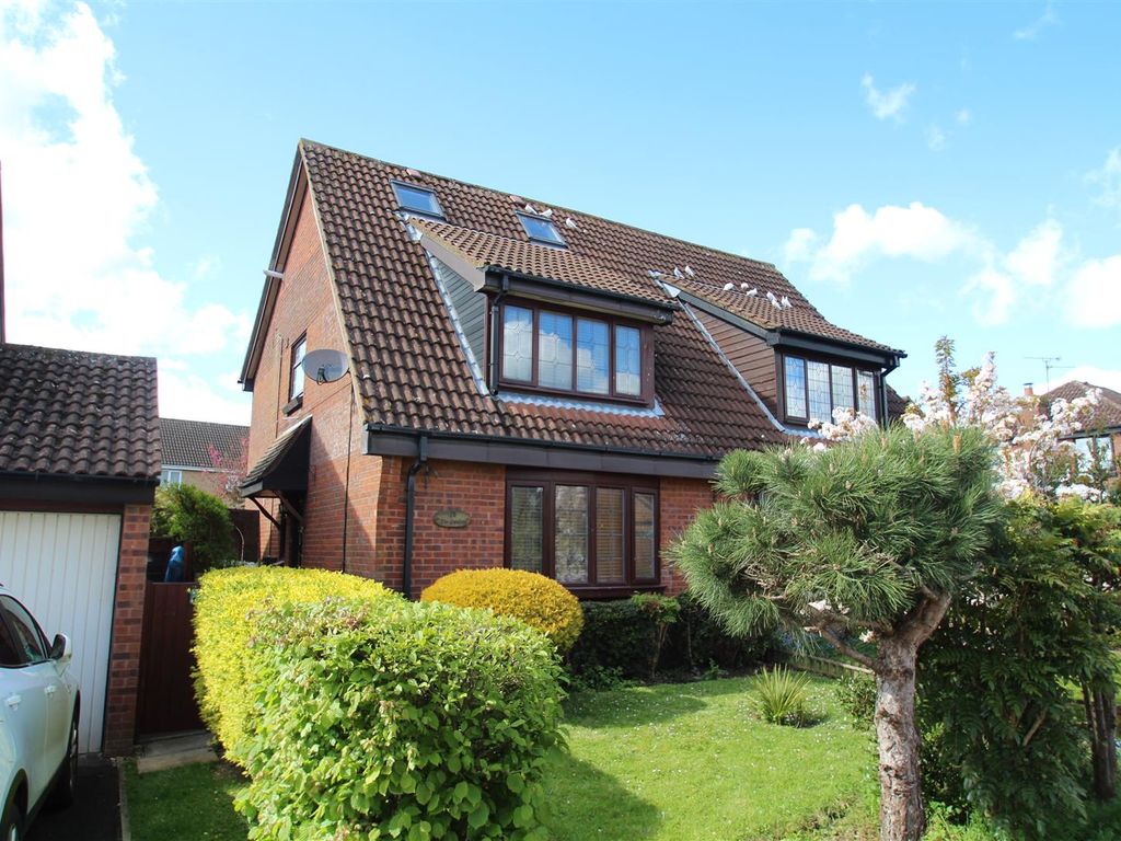 4 bed semidetached house for sale in Ferrers Drive, Grange Park