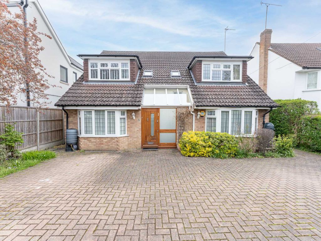4 bed detached house for sale in Avenue, Elstree WD6, £