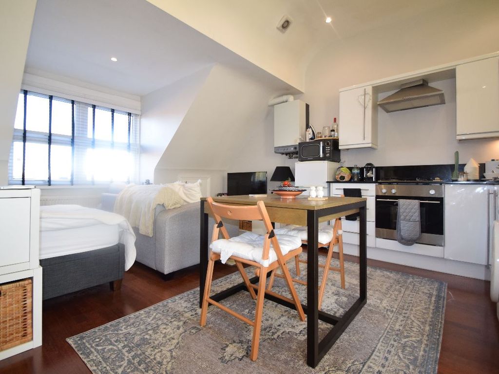 Studio to rent in Balham High Road, London SW17 Zoopla