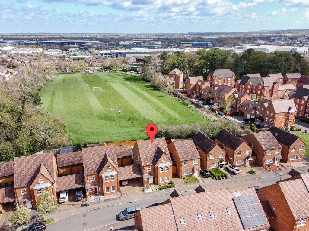 5 bed detached house for sale in Colossus Way, Bletchley MK3 Zoopla