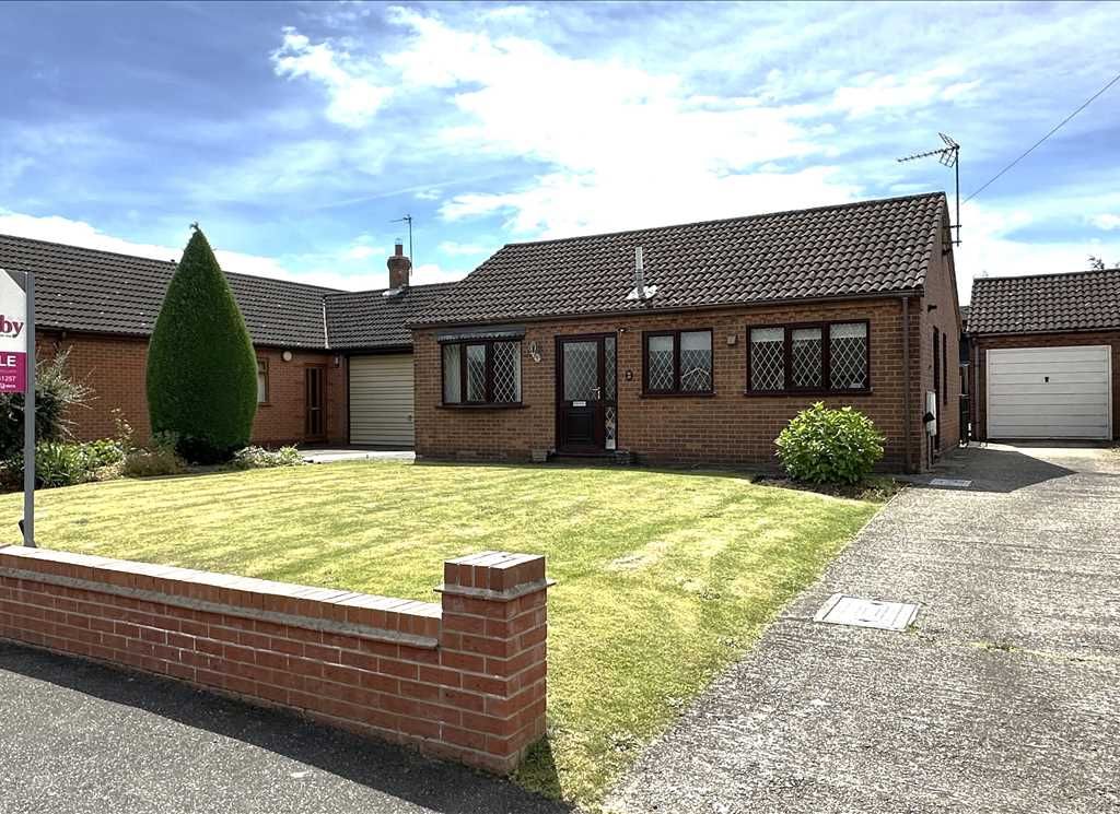 2 bed bungalow for sale in Wakerley Road, Scotter, Gainsborough DN21, £