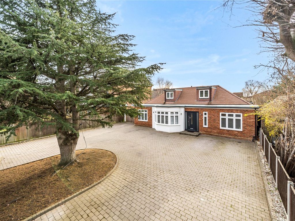 5 bed detached house for sale in Oak Avenue, Hampton TW12 Zoopla