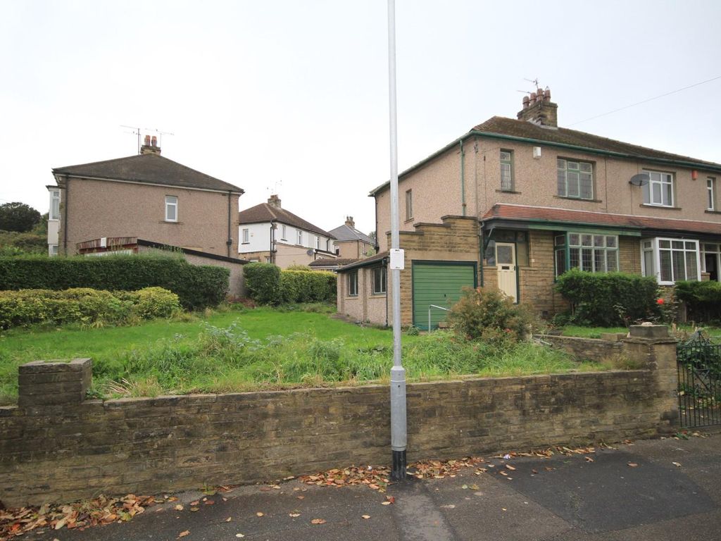 3 bed semidetached house for sale in Cross Road, Idle, Bradford BD10