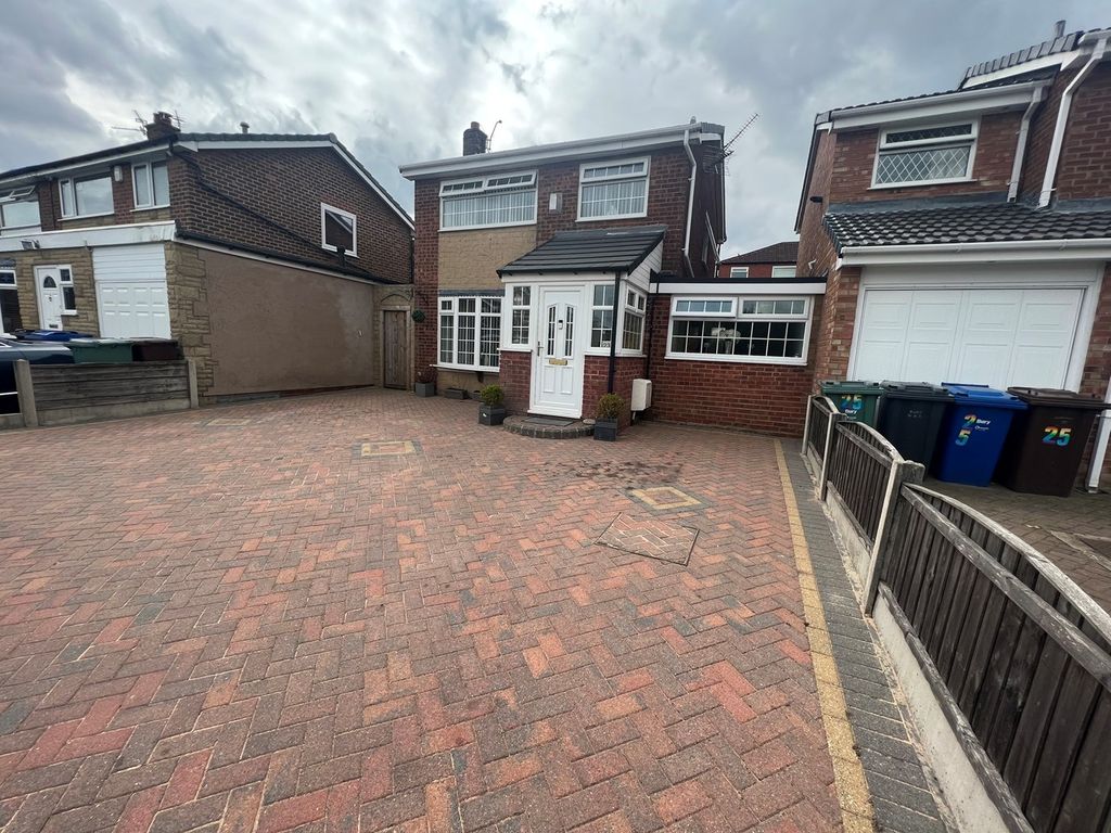 4 bed linkdetached house for sale in Lichfield Road, Radcliffe
