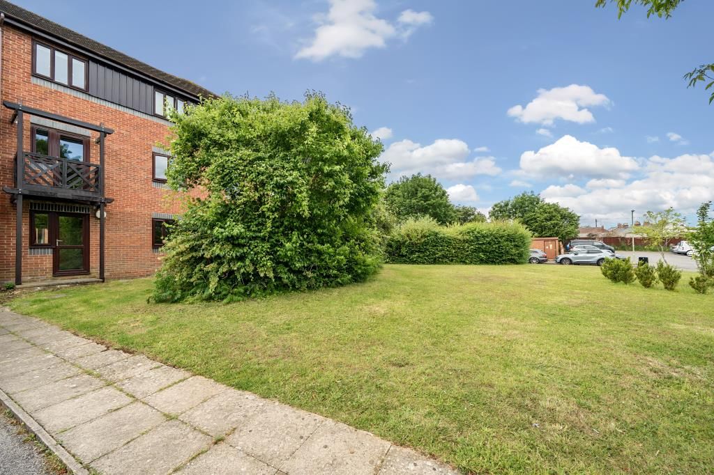 1 bed flat for sale in Didcot, Oxfordshire OX11, £155,000 Zoopla