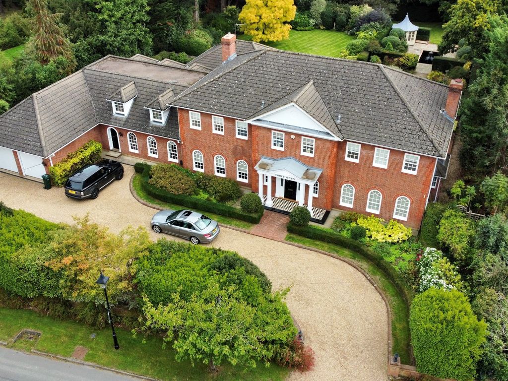 5 bed detached house for sale in Russell Road, Northwood HA6, £