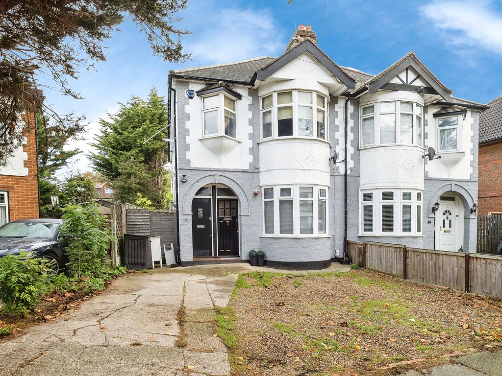 2 bed for sale in Compton Avenue, Romford RM2, £325,000 Zoopla