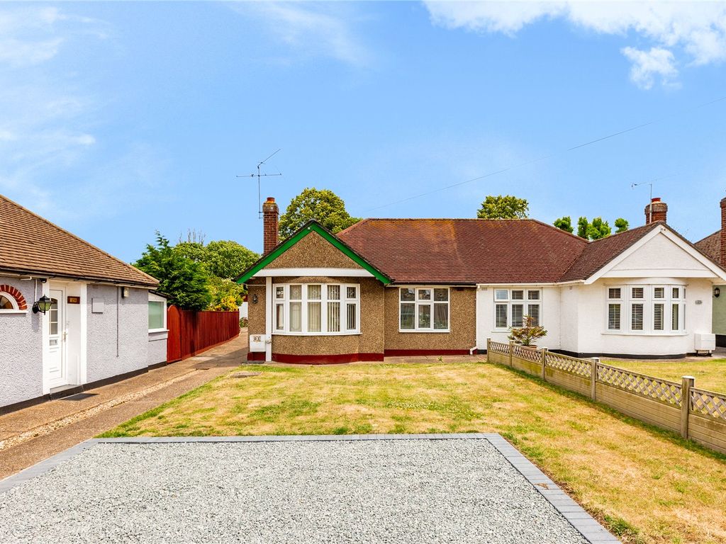 2 bed bungalow for sale in Azalea Avenue, Wickford, Essex SS12, £
